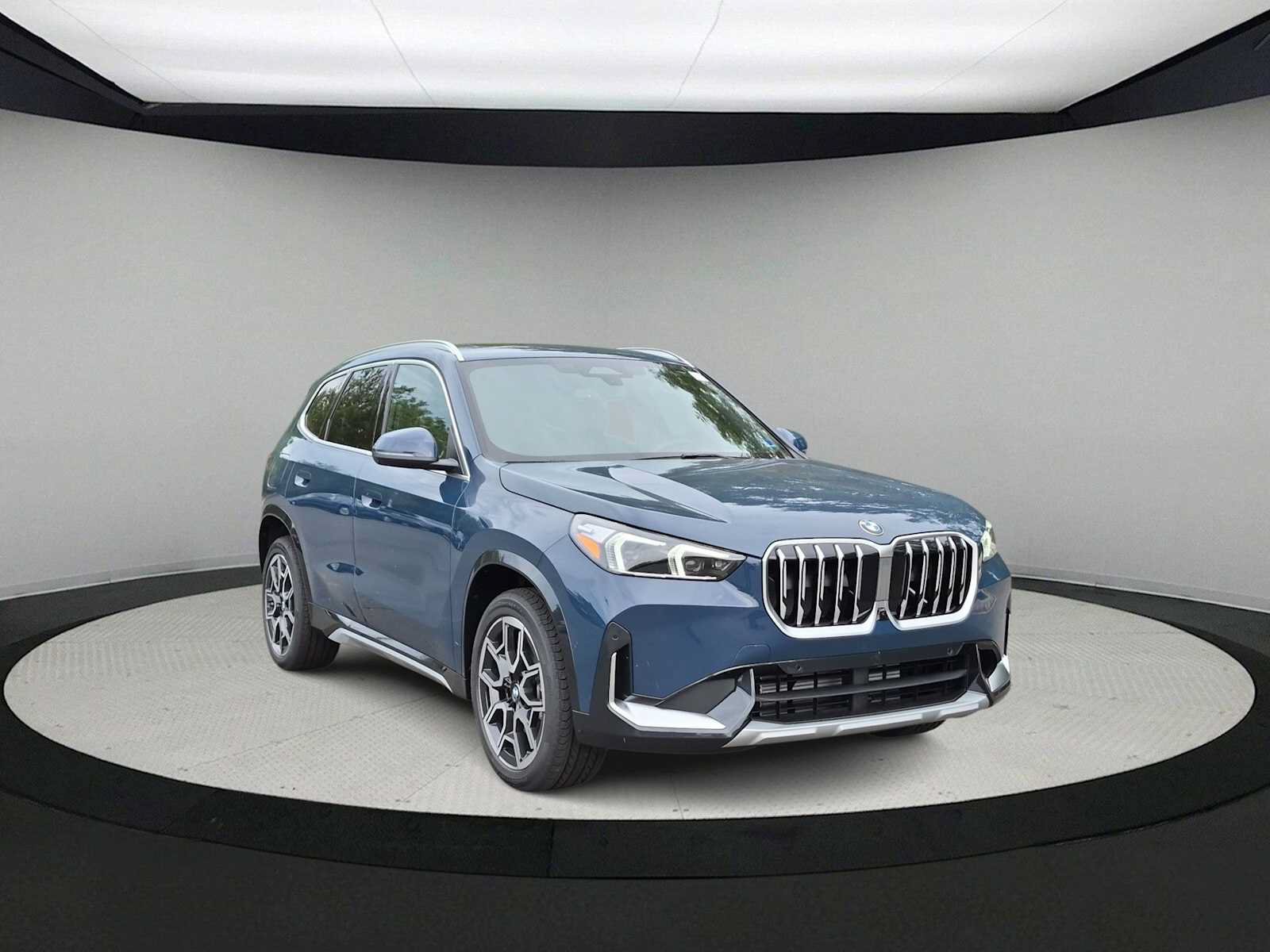 New 2027 BMW X1 xDrive28i AWD/4WD image 2