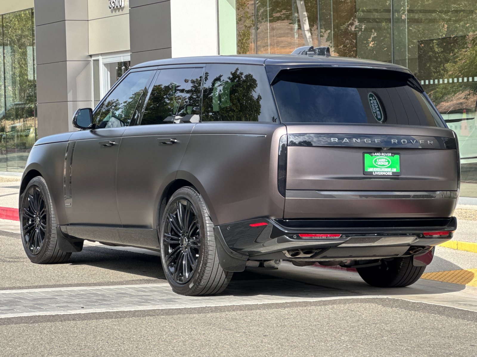 Used 2025 Land Rover Range Rover Autobiography AWD/4WD image 4