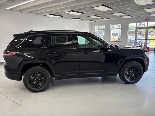 New 2026 Jeep Grand Cherokee Altitude AWD/4WD image 9