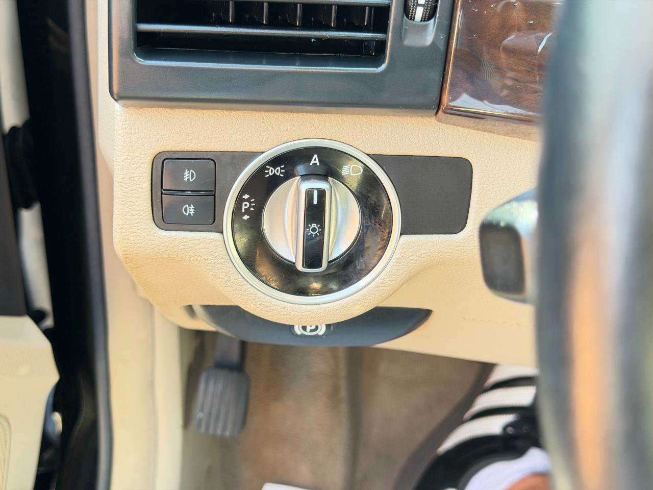 Used 2011 Mercedes-Benz GLK 350 4MATIC image 20