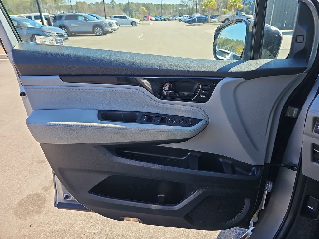 Used 2022 Honda Odyssey Elite image 32