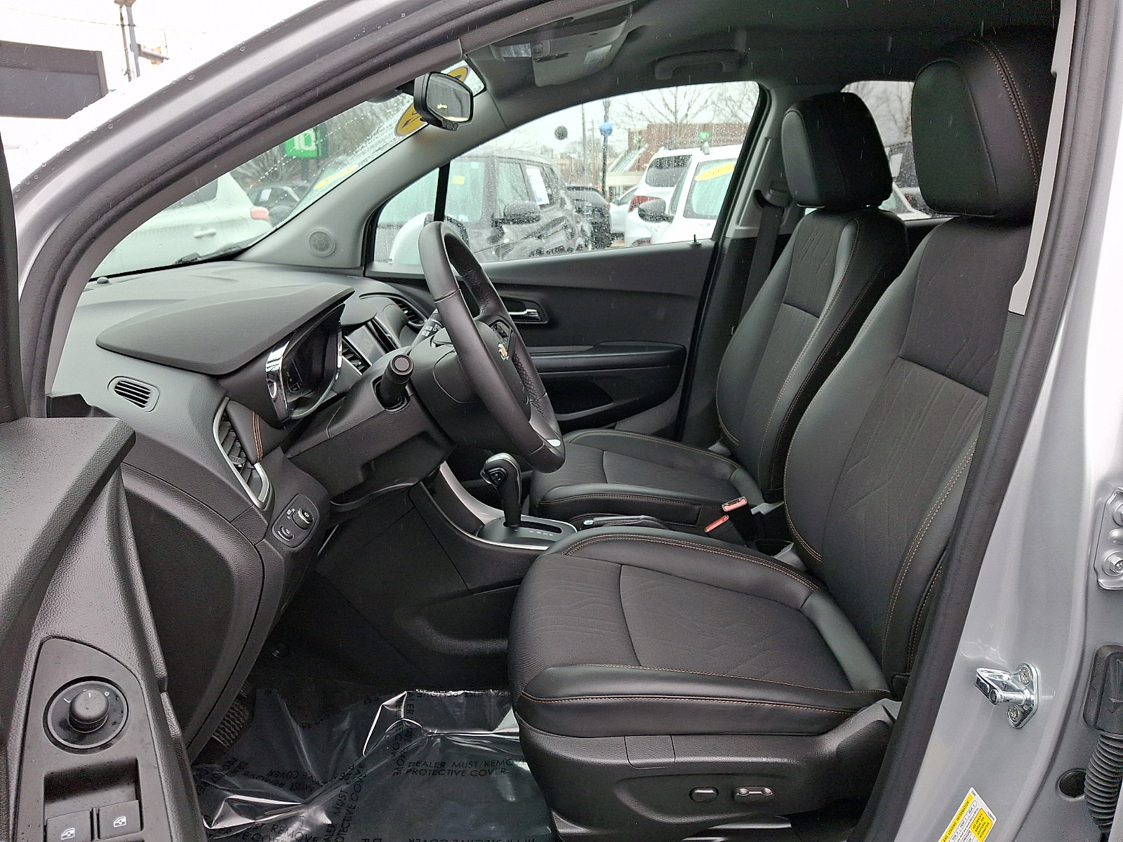 Used 2022 Chevrolet Trax LT w/ LT Convenience Package image 13