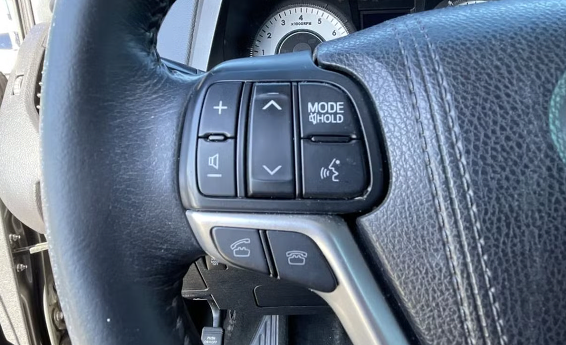 Used 2015 Toyota Sienna SE FWD image 16