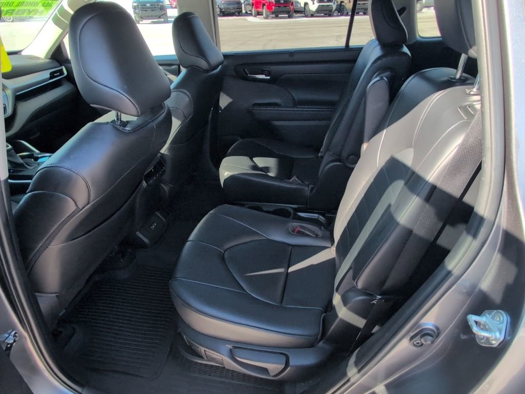 Used 2023 Toyota Highlander XLE image 15