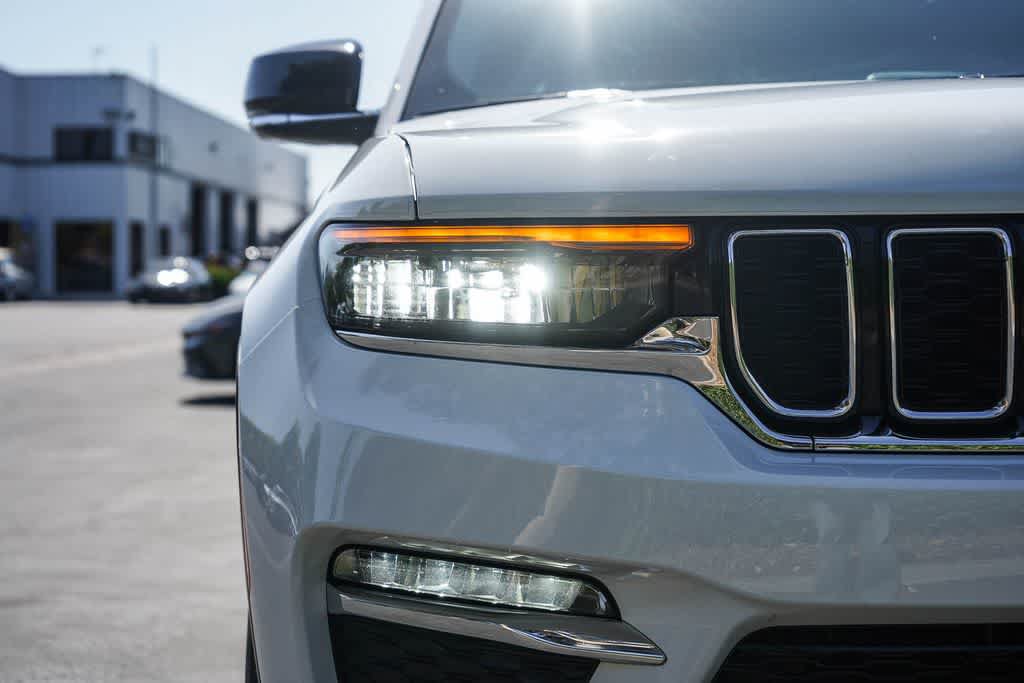 Used 2022 Jeep Grand Cherokee Limited 4xe w/ Luxury Tech Group II AWD/4WD image 10