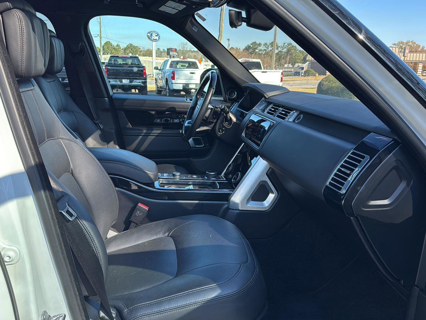 Used 2022 Land Rover Range Rover P525 Westminster Edition image 10