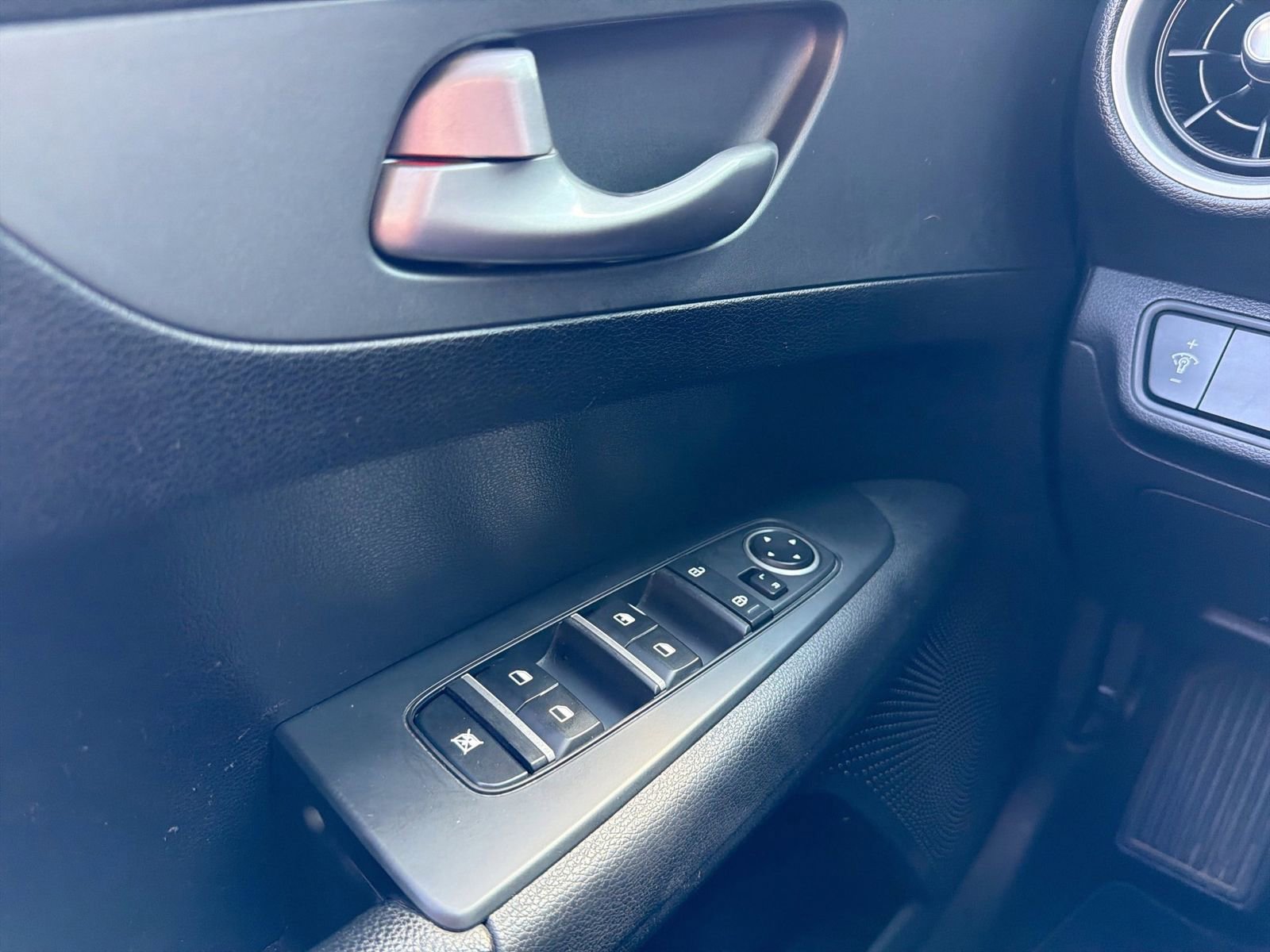 Used 2021 Kia Forte LXS FWD image 19