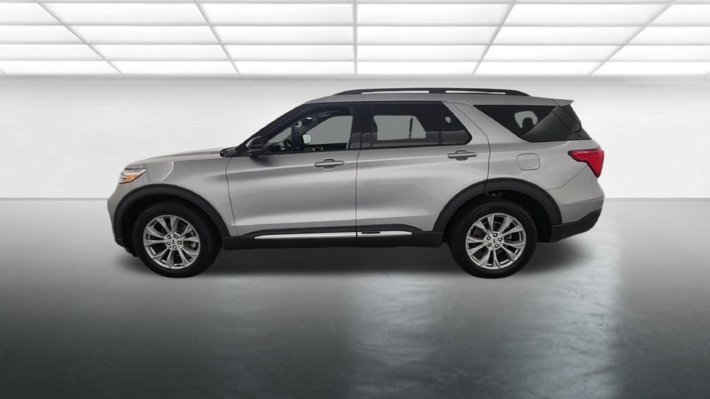 Certified 2024 Ford Explorer XLT w/ Equipment Group 202A AWD/4WD image 5