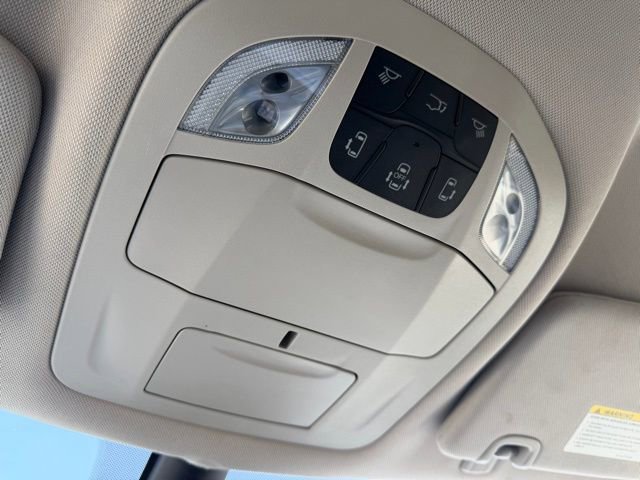 Used 2023 Chrysler Pacifica Touring-L FWD image 27