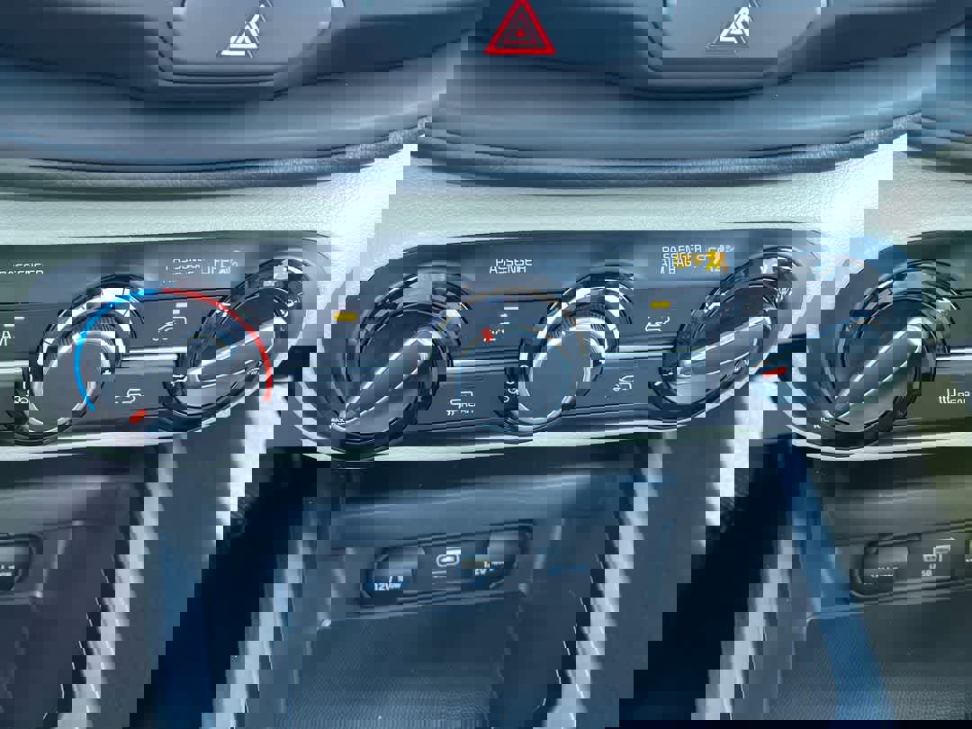 Used 2025 Kia Soul LX w/ LX Technology Package image 18