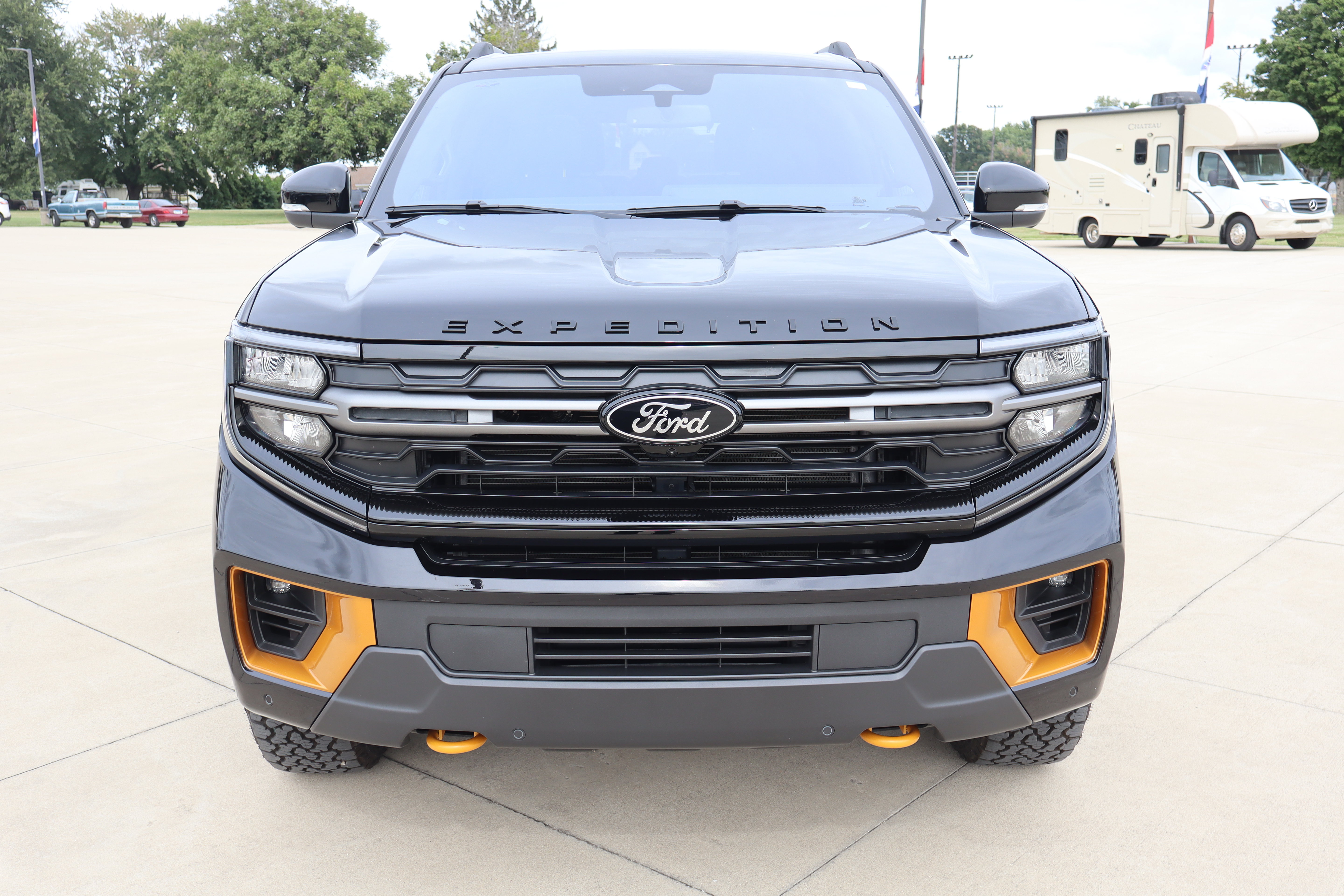 Used 2025 Ford Expedition Tremor AWD/4WD image 3