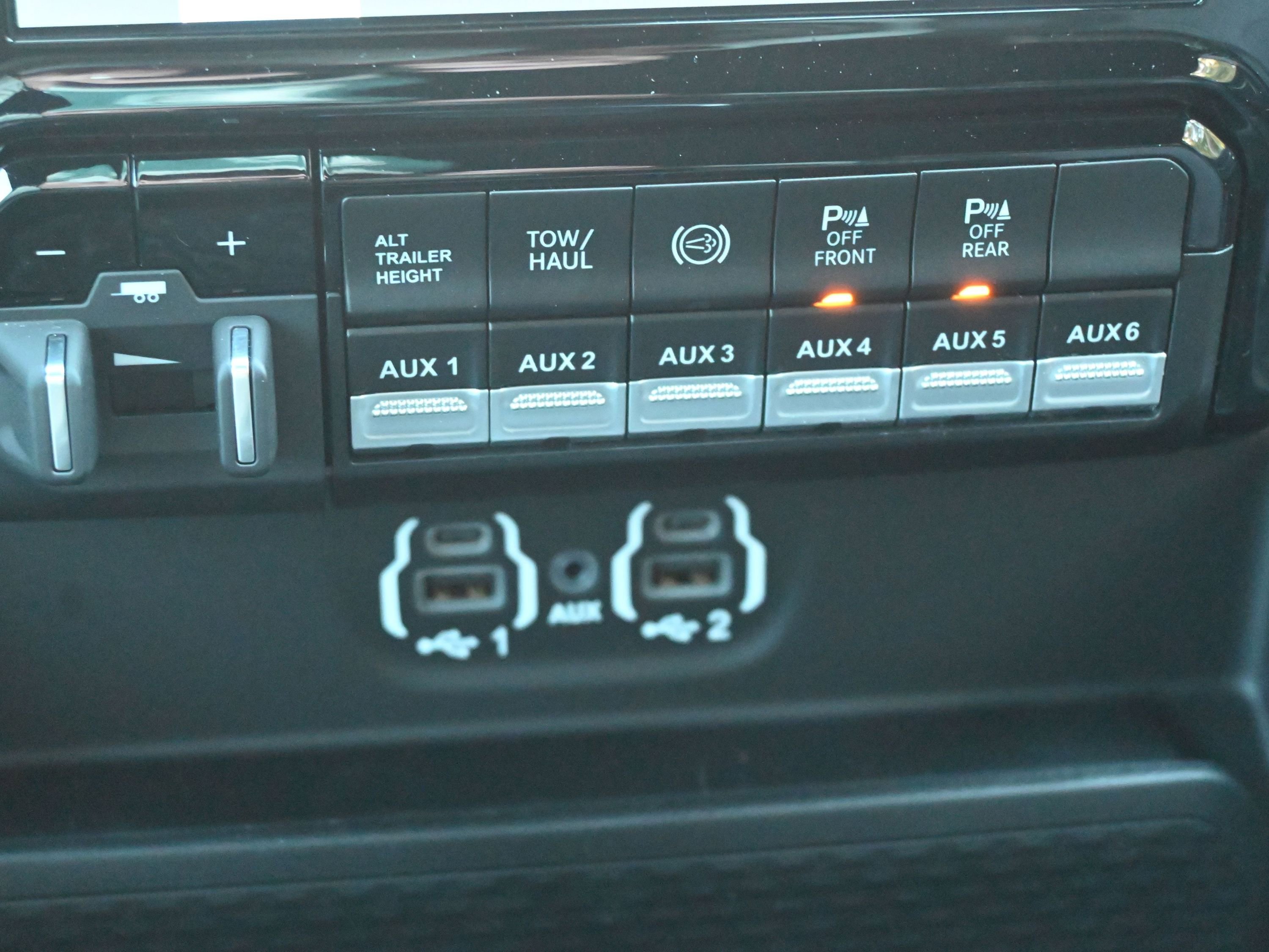 Used 2024 RAM 3500 Laramie w/ Night Edition image 27