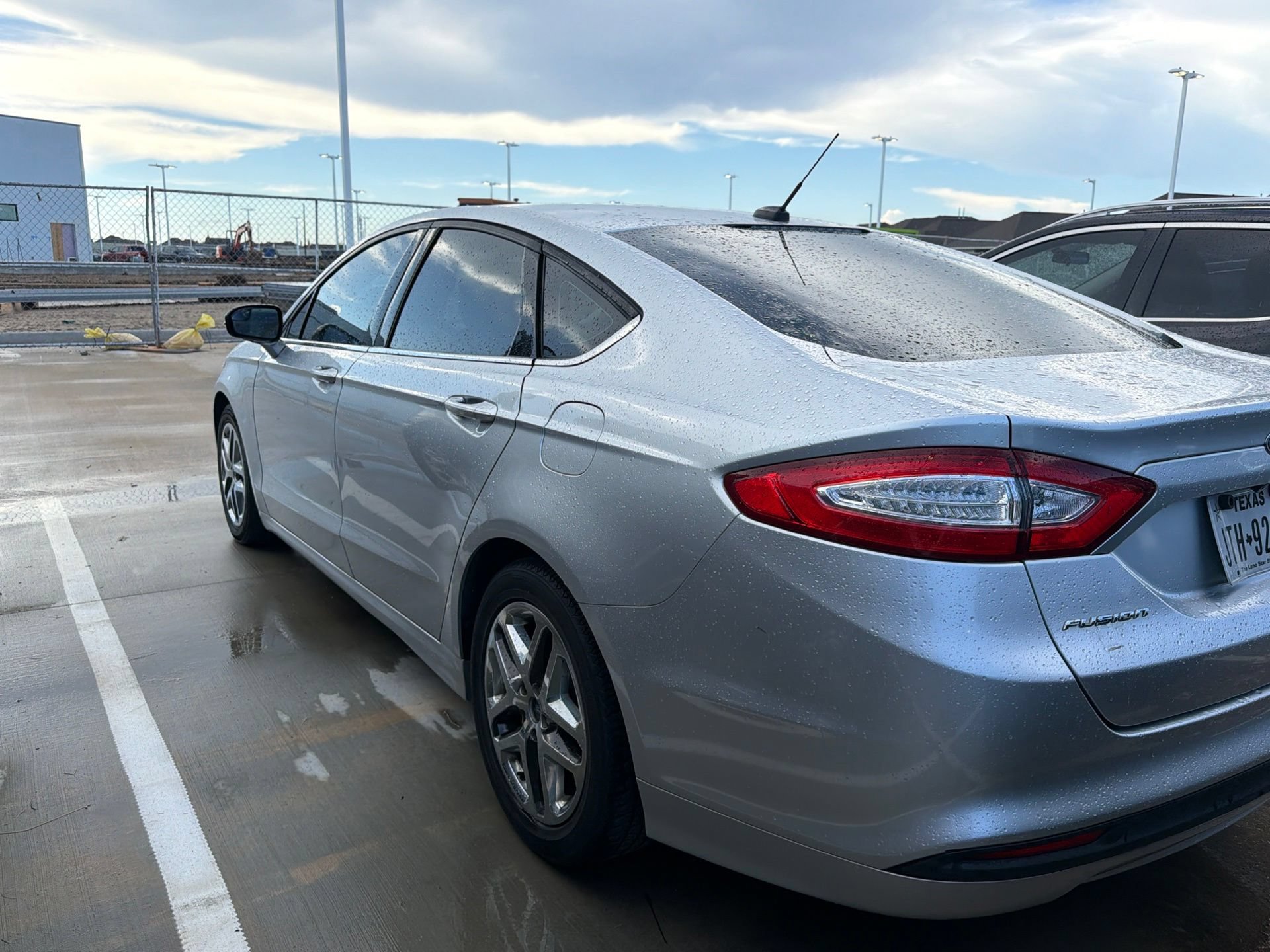 Used 2016 Ford Fusion SE FWD image 4
