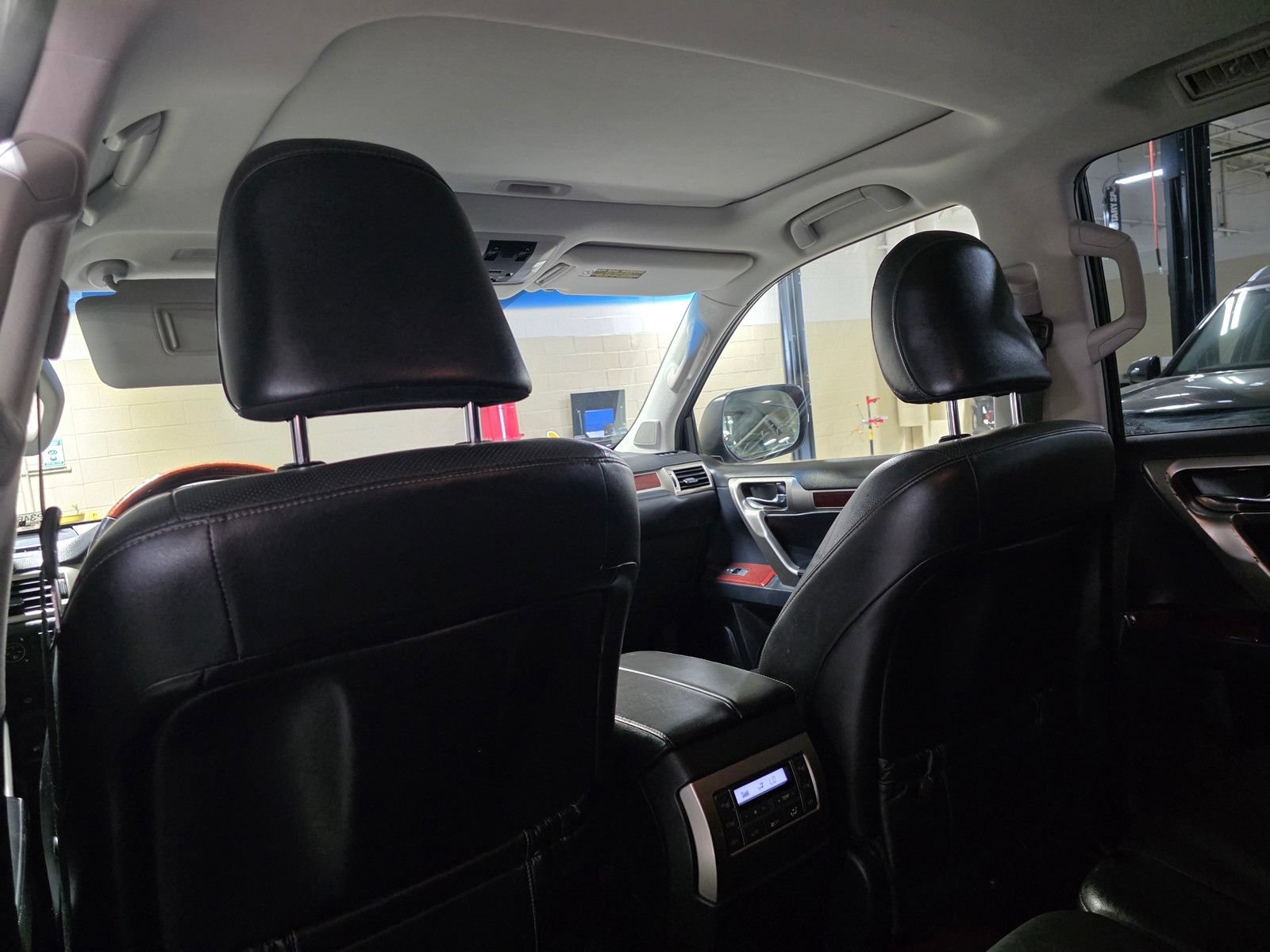 Used 2016 Lexus GX 460 w/ Premium Package AWD/4WD image 17