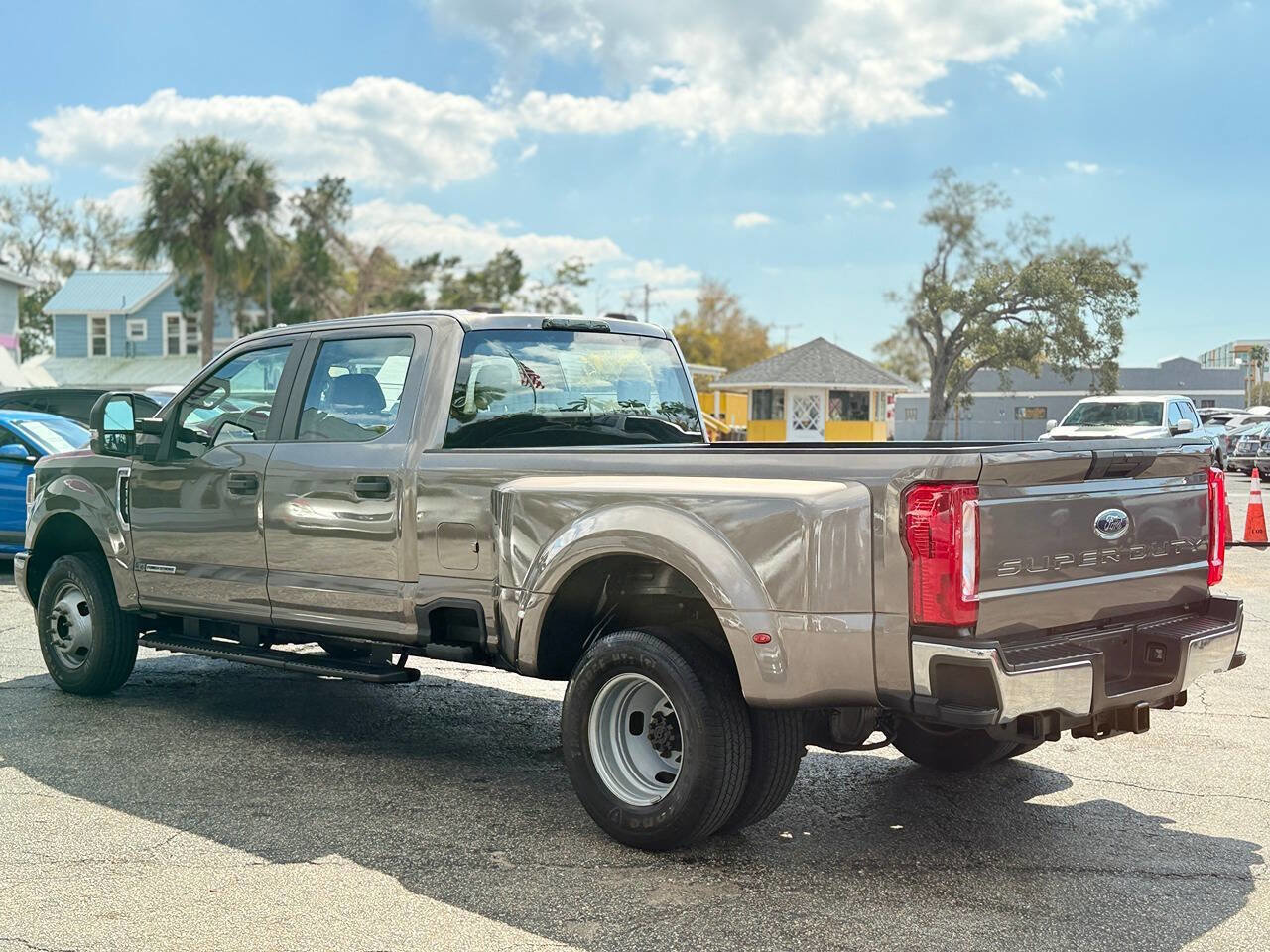 Used 2022 Ford F350 XL w/ Power Equipment Group image 5