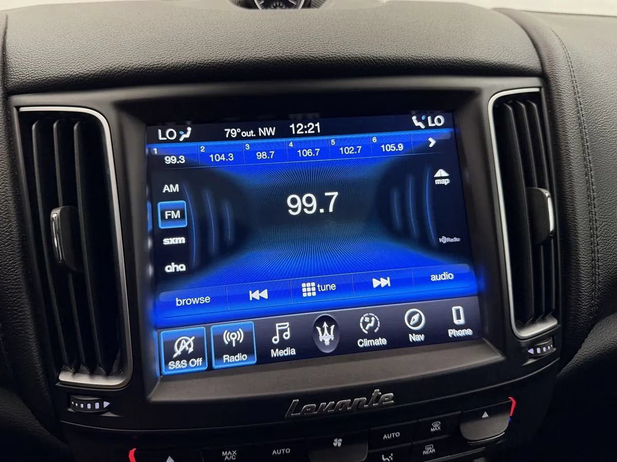 Used 2020 Maserati Levante S AWD/4WD image 20
