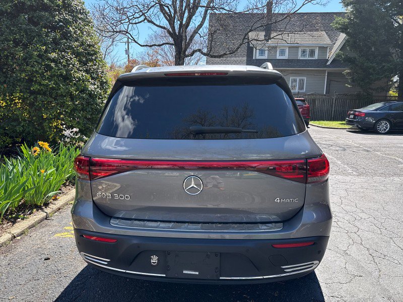 Used 2022 Mercedes-Benz EQB 300 4MATIC image 11