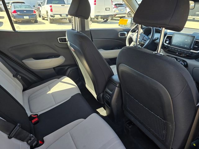 Used 2025 Hyundai Venue SEL FWD image 13