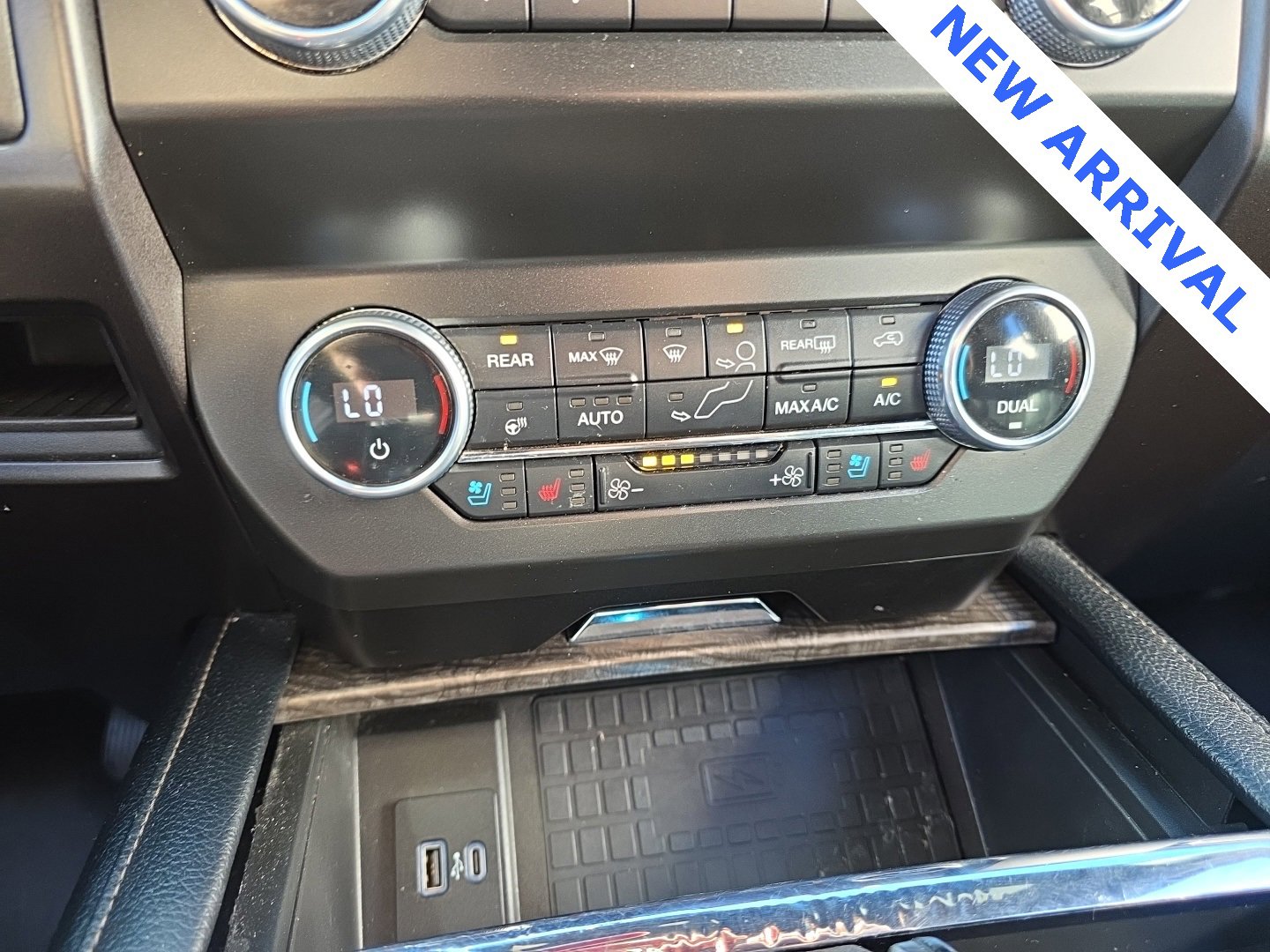 Used 2021 Ford Expedition Max Limited image 23