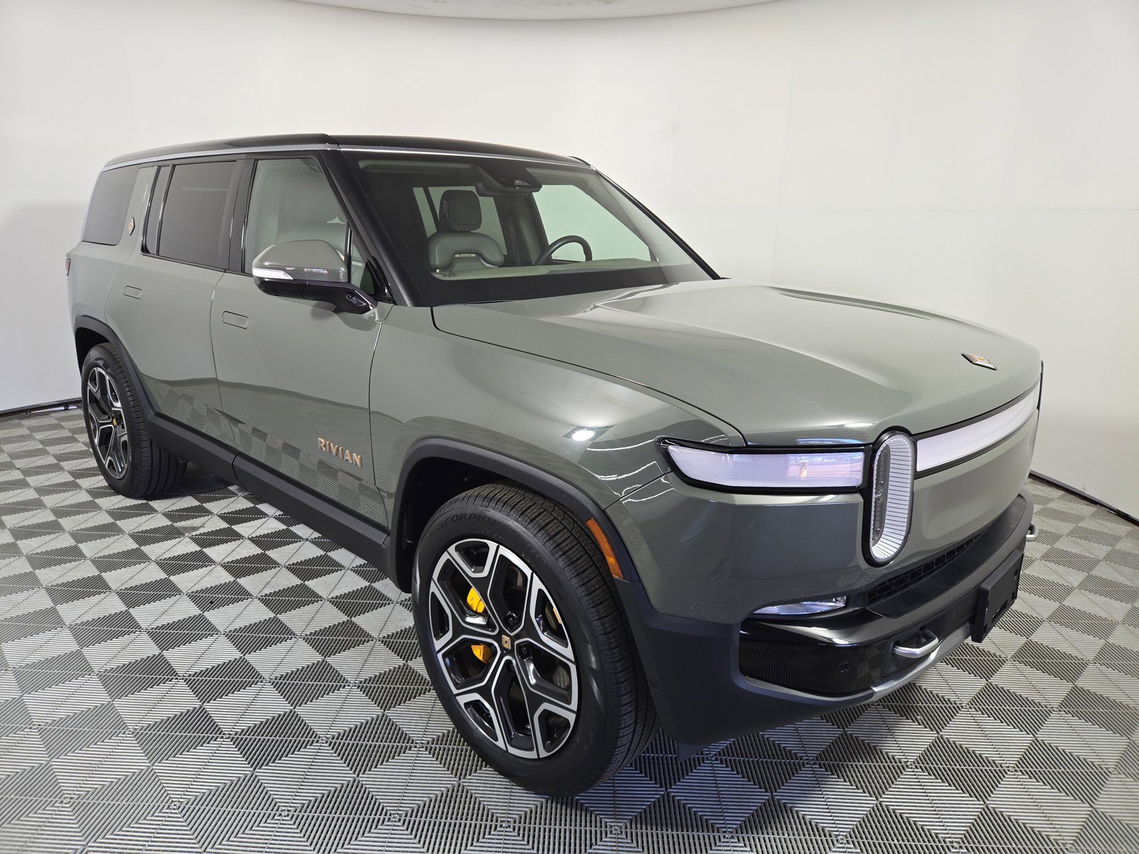Used 2022 Rivian R1S Launch Edition image 7