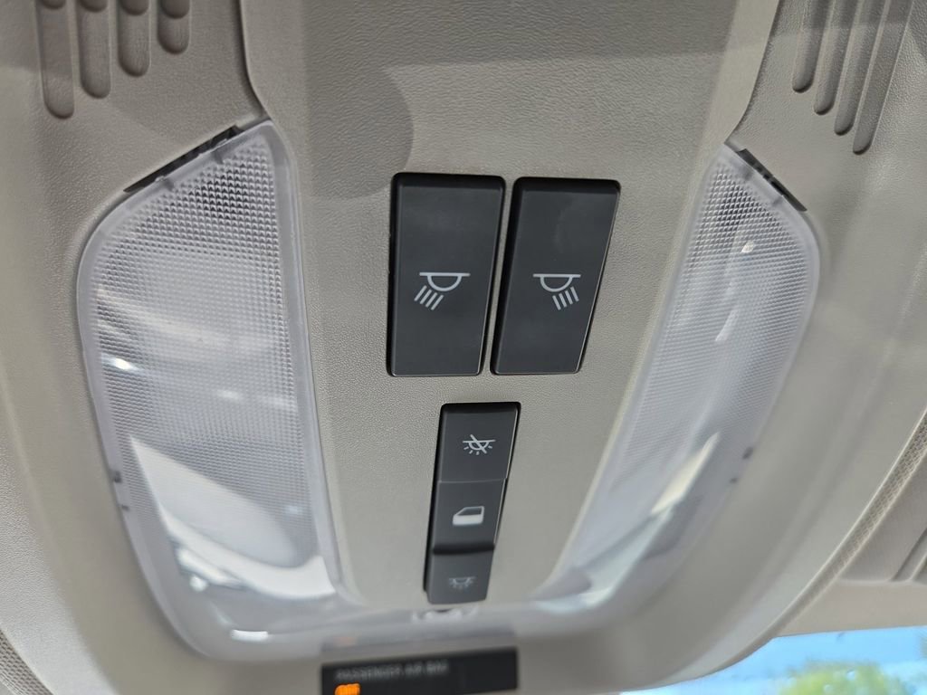 Used 2017 Chevrolet Equinox LT w/ Convenience Package image 30