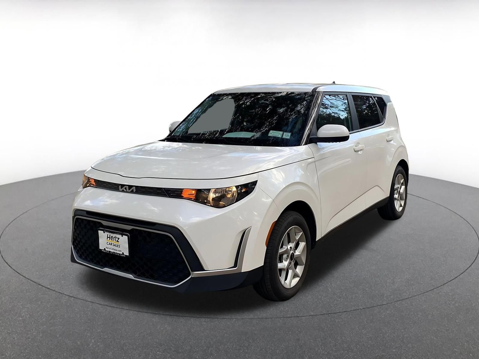Used 2025 Kia Soul LX w/ LX Technology Package image 3