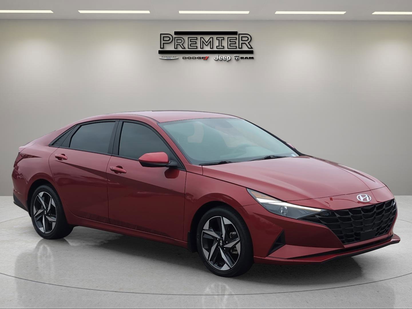 Used 2023 Hyundai Elantra SEL w/ Convenience Package image 3