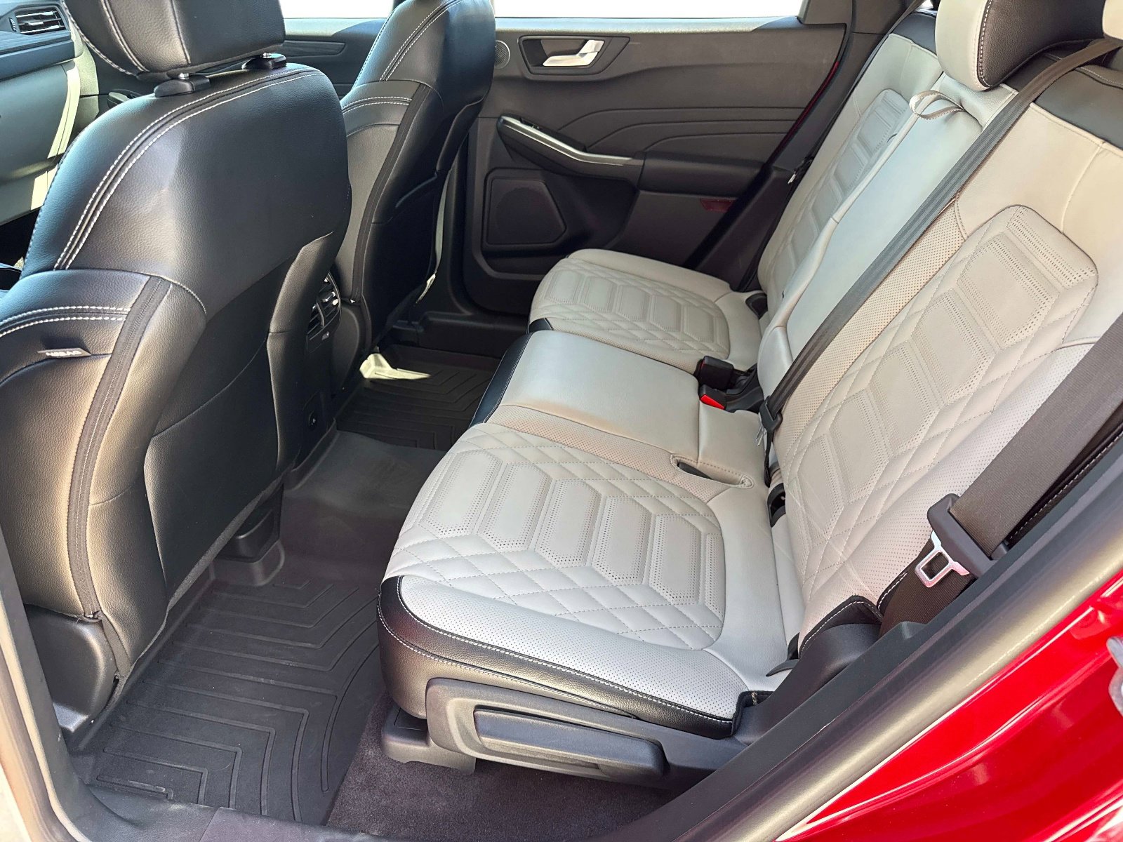Used 2024 Ford Escape Platinum w/ Premium Technology Package AWD/4WD image 15