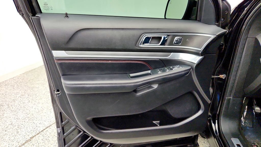 Used 2018 Ford Explorer Sport w/ Equipment Group 401A AWD/4WD image 11