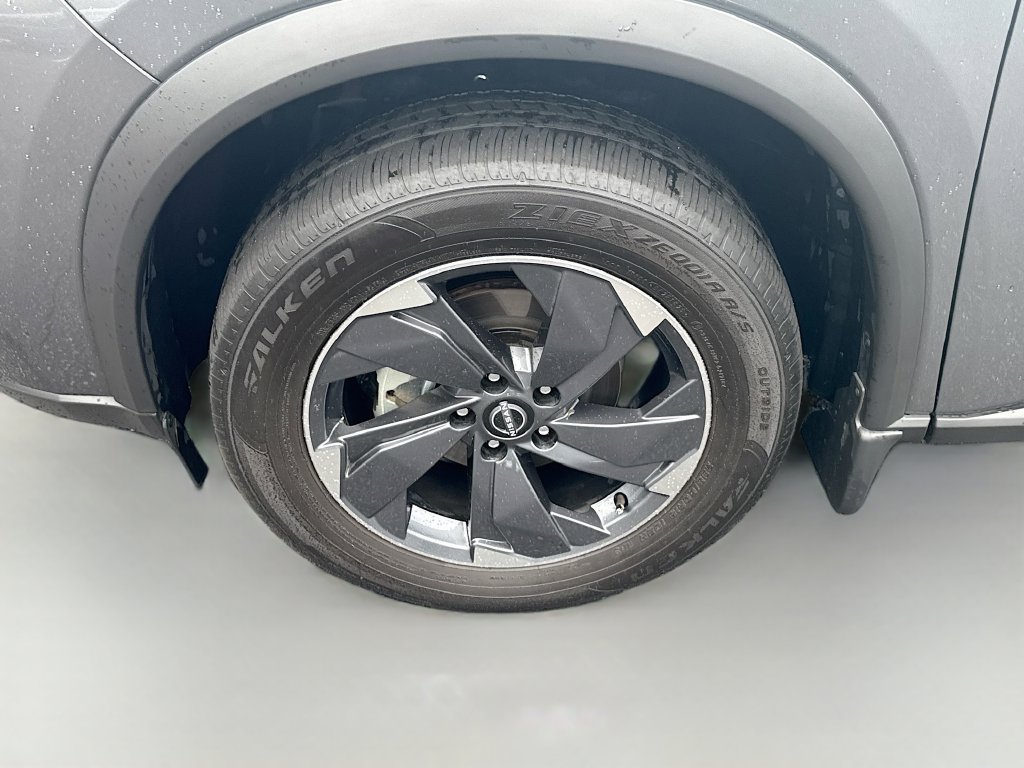 Used 2026 Nissan Rogue SV FWD image 32
