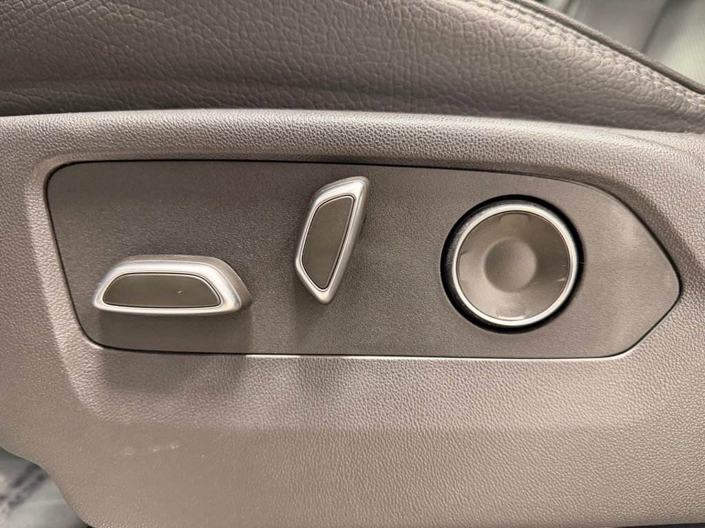 Used 2024 GMC Sierra 3500 Denali w/ Denali Reserve Package image 33