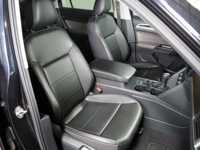 Used 2021 Volkswagen Atlas SE w/ Technology Package w/ Panoramic Sunroof Package image 2