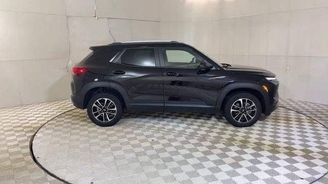 Used 2025 Chevrolet TrailBlazer LT AWD/4WD image 4