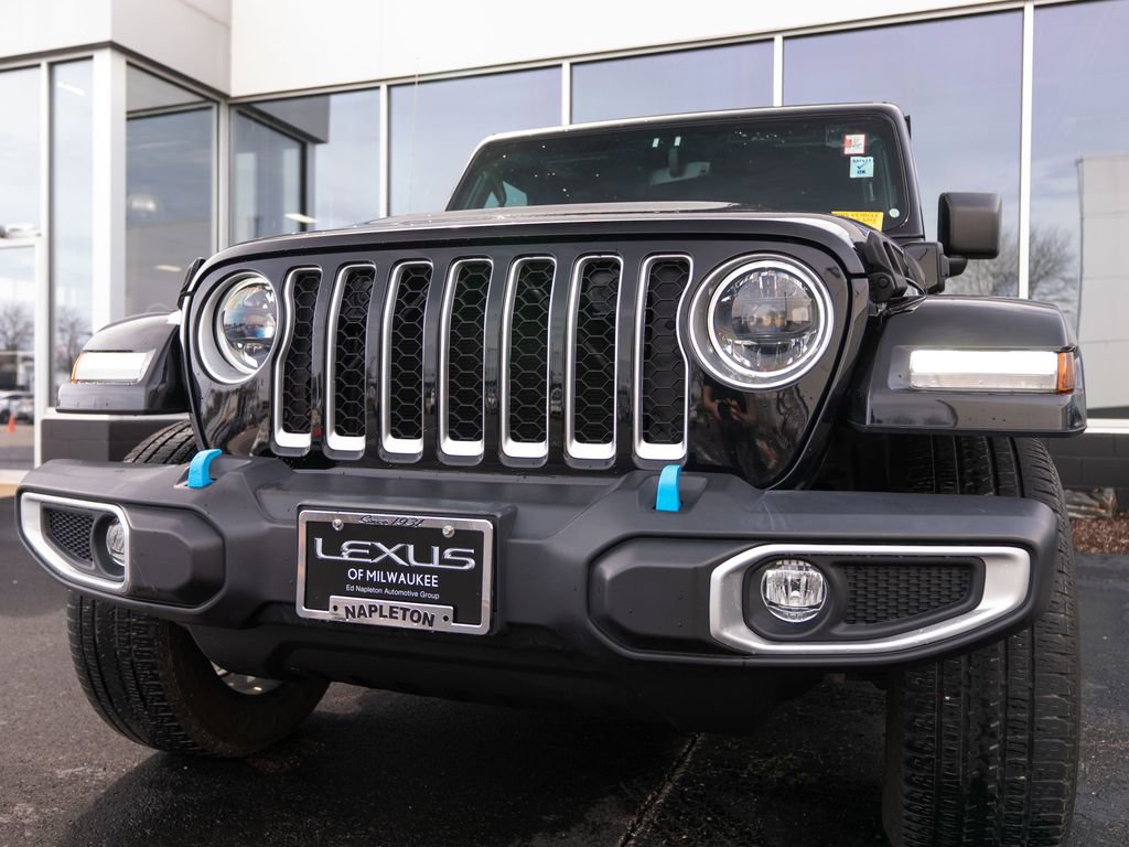 Used 2023 Jeep Wrangler Unlimited Sahara w/ Cold Weather Group AWD/4WD image 14