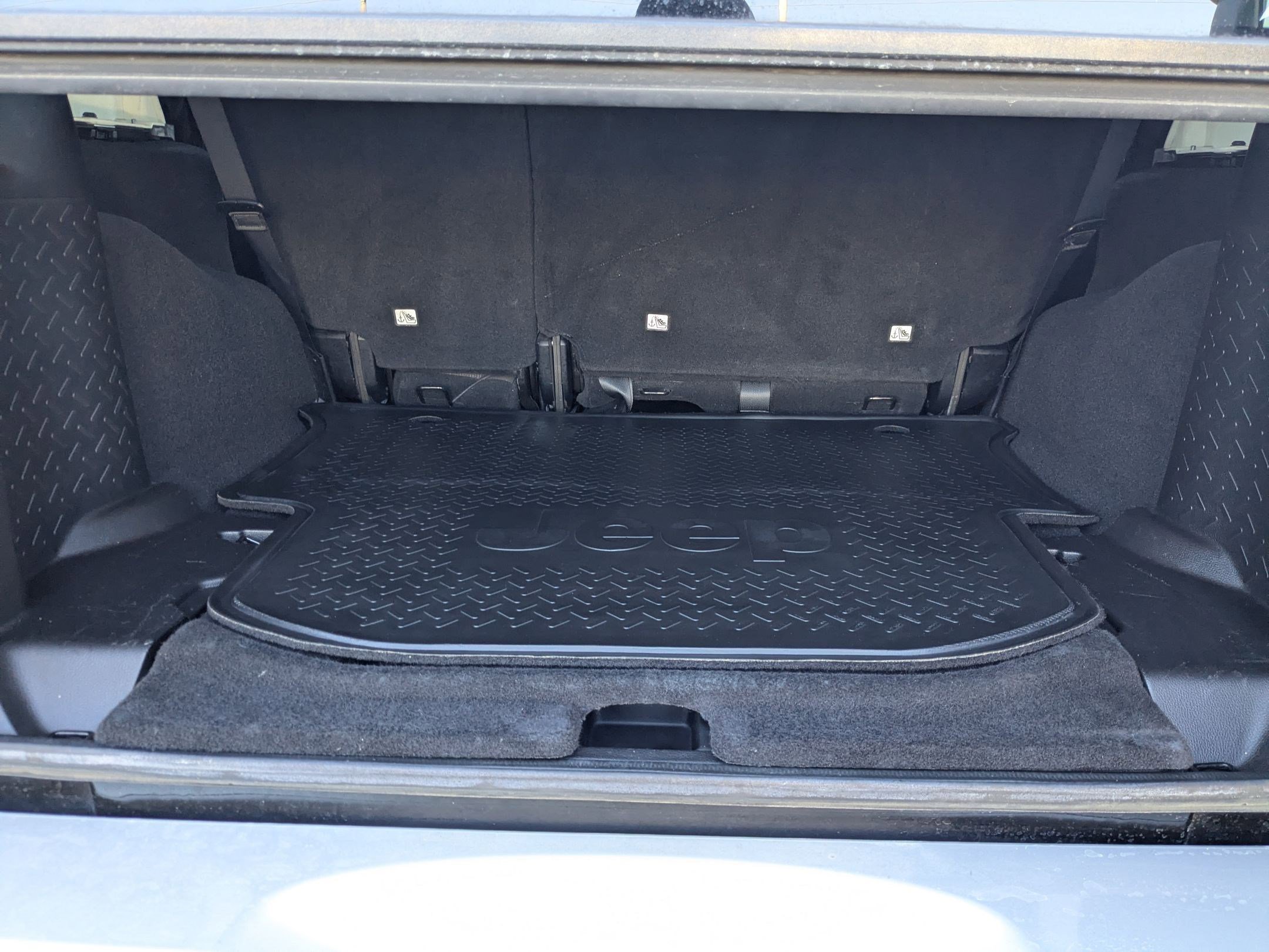 Used 2015 Jeep Wrangler Unlimited Sahara w/ Connectivity Group image 26