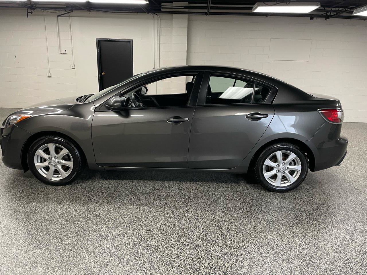 Used 2011 MAZDA MAZDA3 i Touring FWD image 8