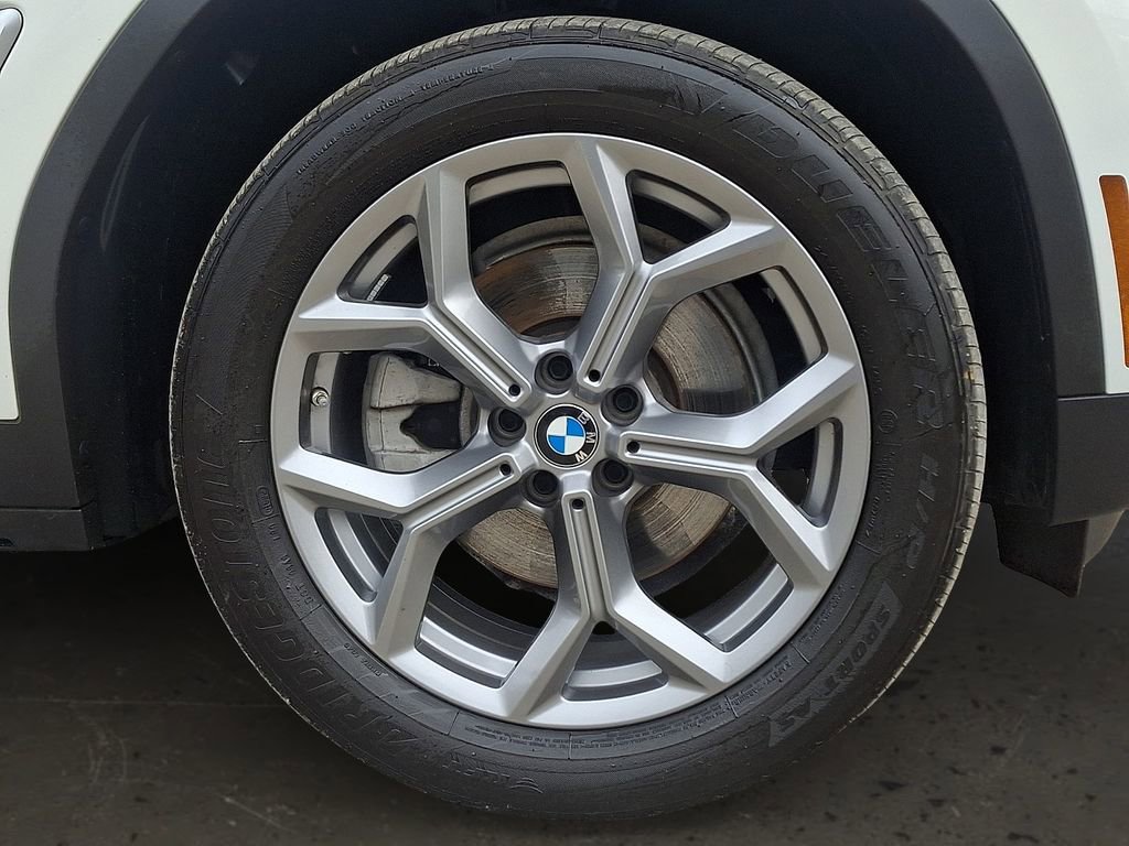Certified 2023 BMW X4 xDrive30i w/ Premium Package image 9