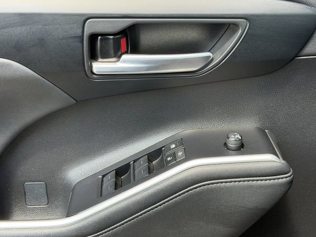 Used 2023 Toyota Highlander XLE FWD image 22