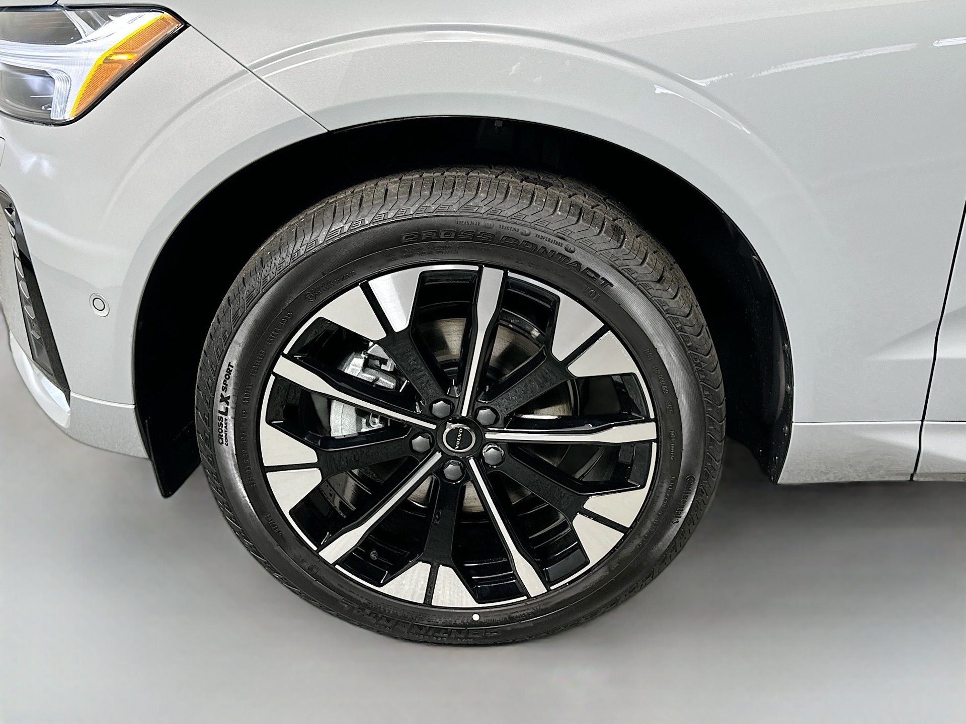 New 2026 Volvo XC60 B5 Plus w/ Protection Package Premier AWD/4WD image 32