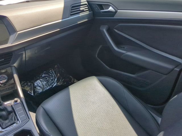 Used 2020 Volkswagen Jetta SE w/ SE Cold Weather Package image 14