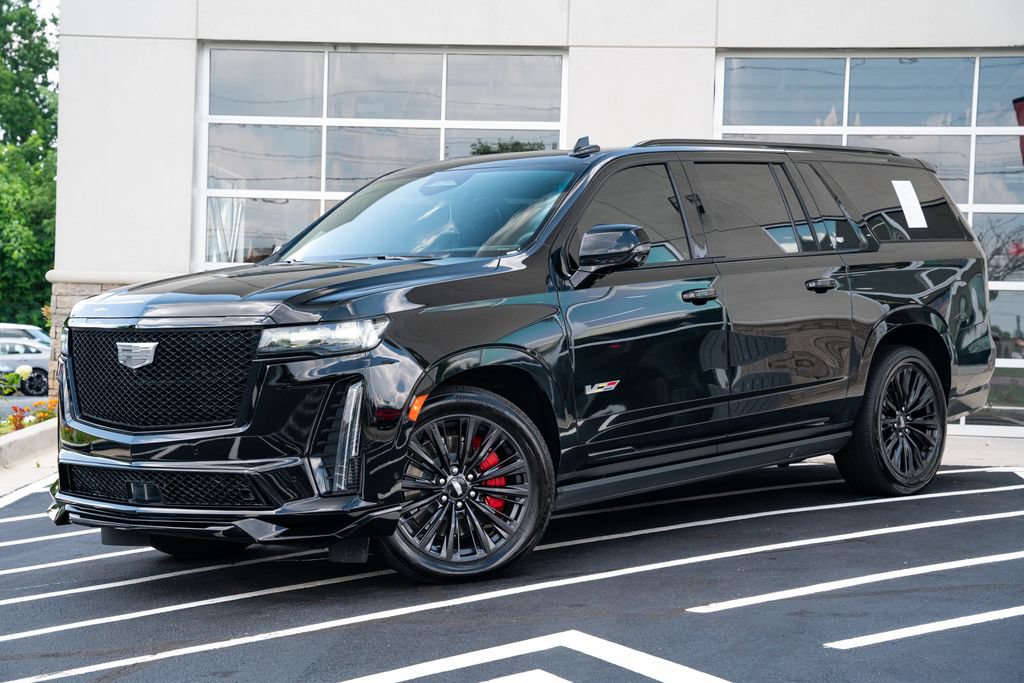 Used 2023 Cadillac Escalade ESV V w/ LPO, ONYX Package AWD/4WD image 2