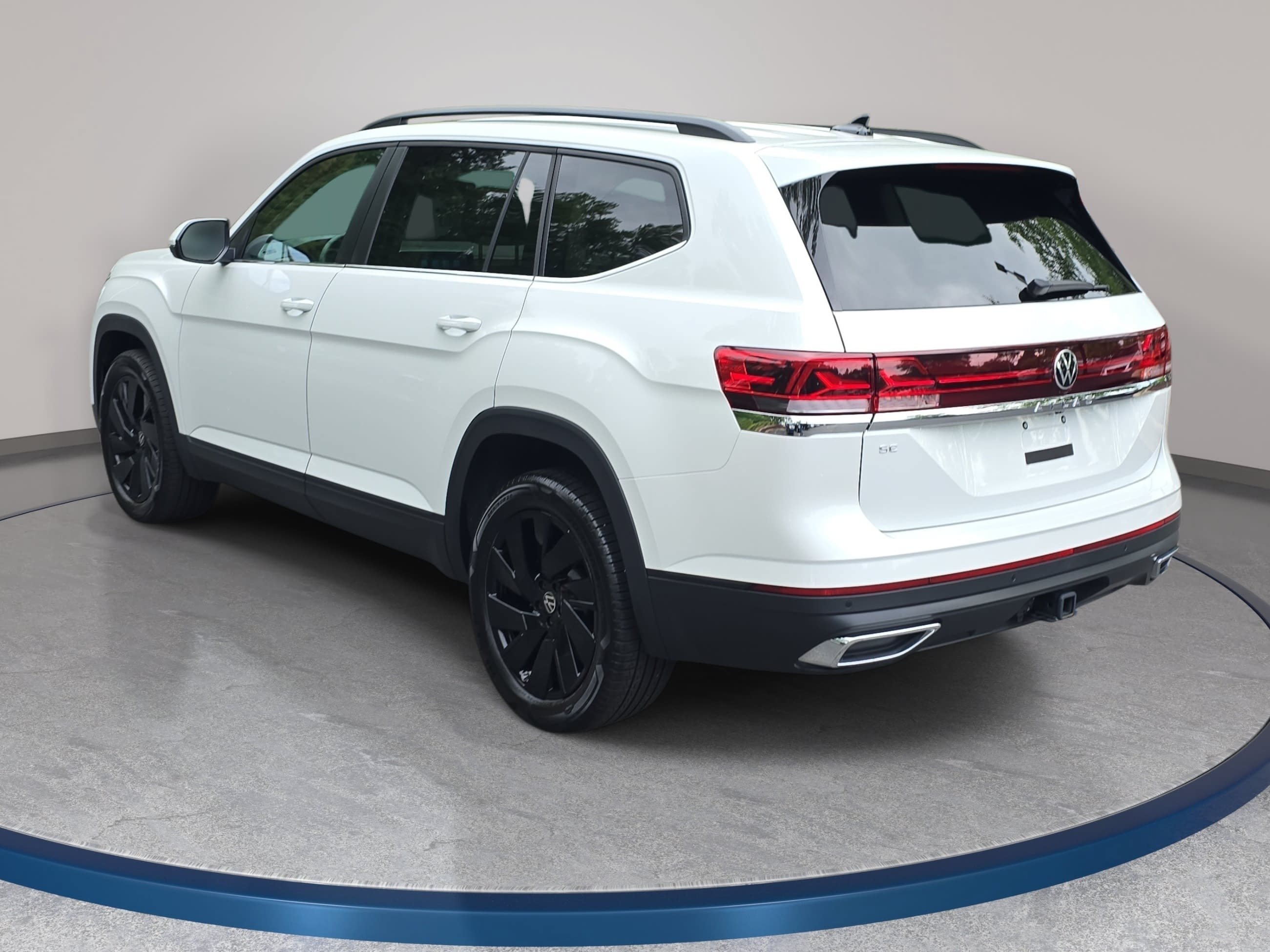 Used 2026 Volkswagen Atlas SE w/ Black Wheel Package FWD image 7
