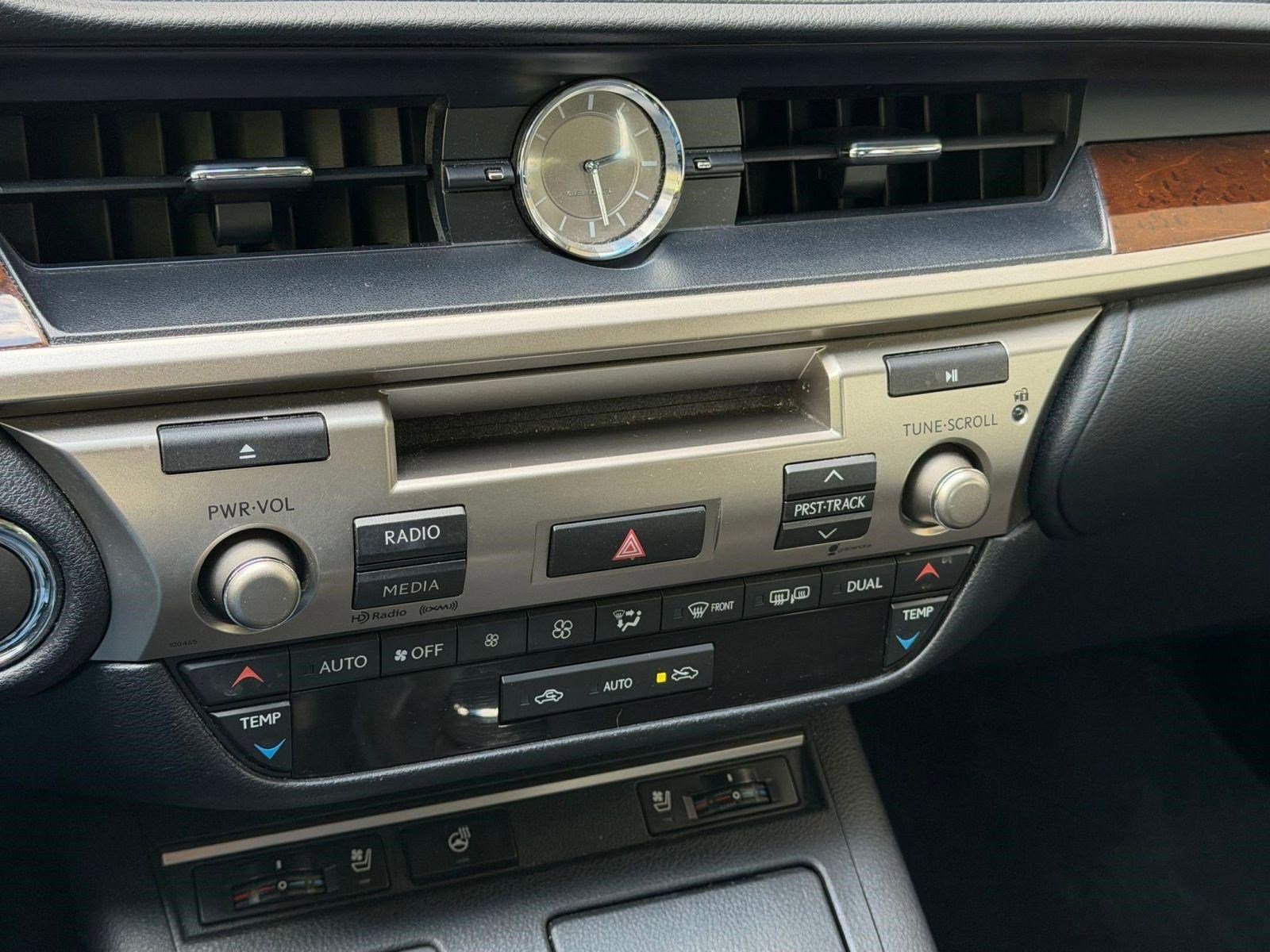 Used 2015 Lexus ES 350 w/ Premium Package FWD image 31