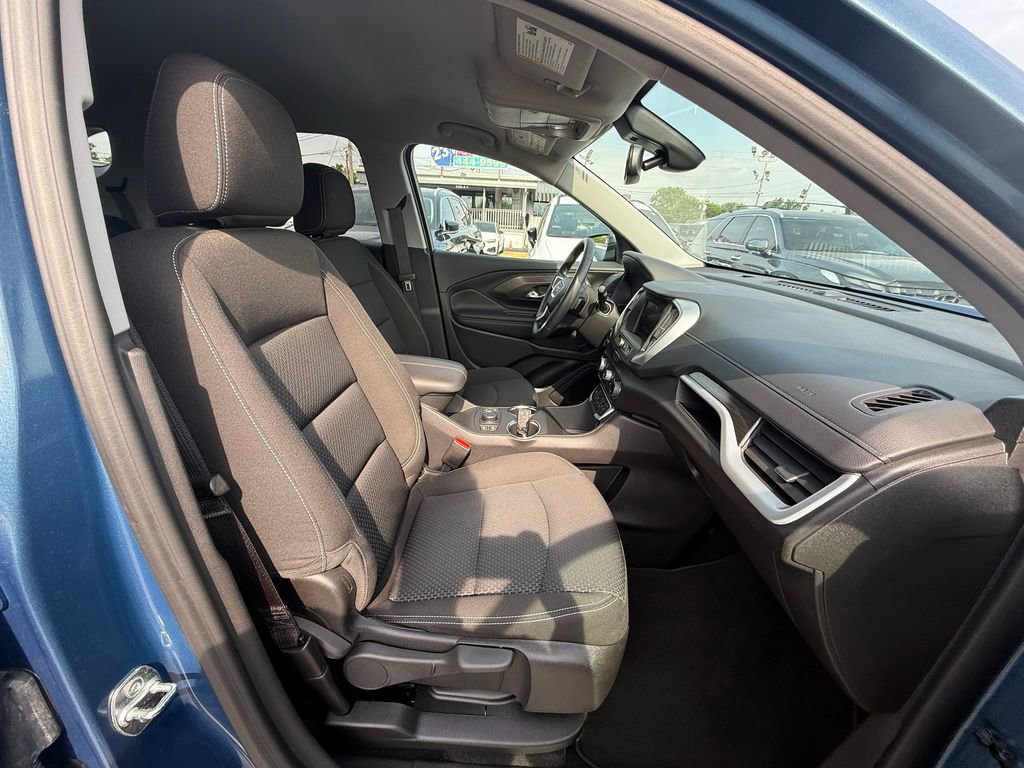 Used 2024 GMC Terrain SLE w/ Driver Convenience Package FWD image 23