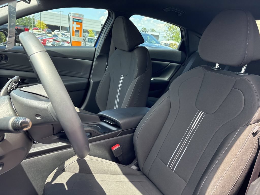 Certified 2025 Hyundai Elantra Sport FWD image 11