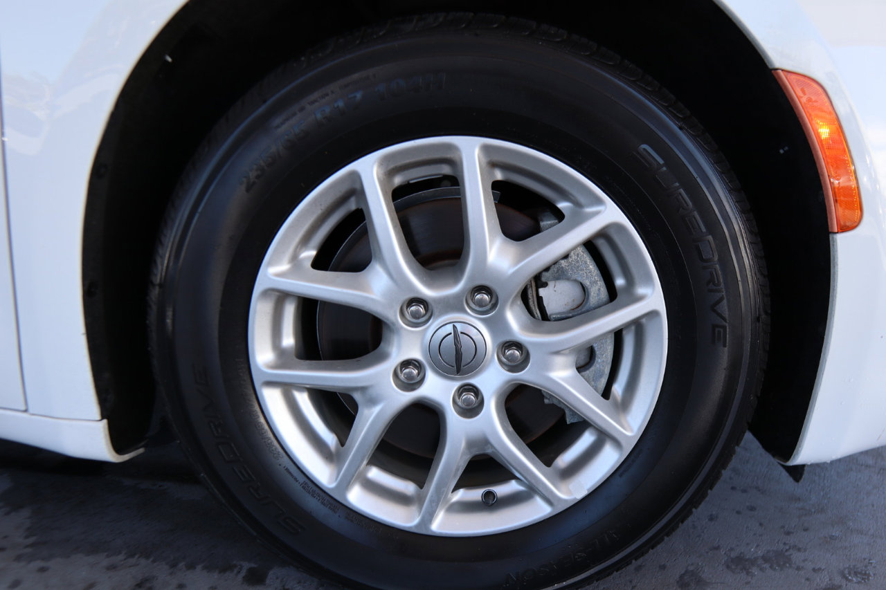 Used 2021 Chrysler Voyager Lxi image 16