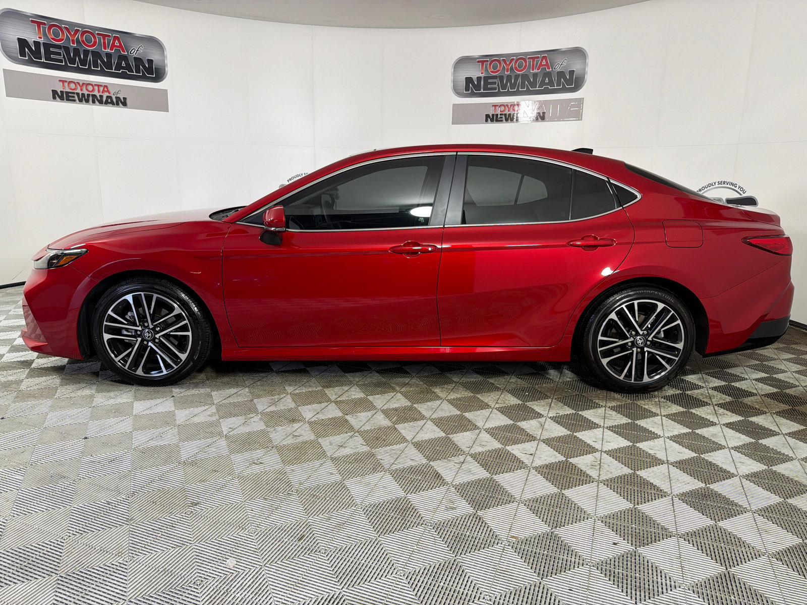 Used 2025 Toyota Camry XLE FWD image 7