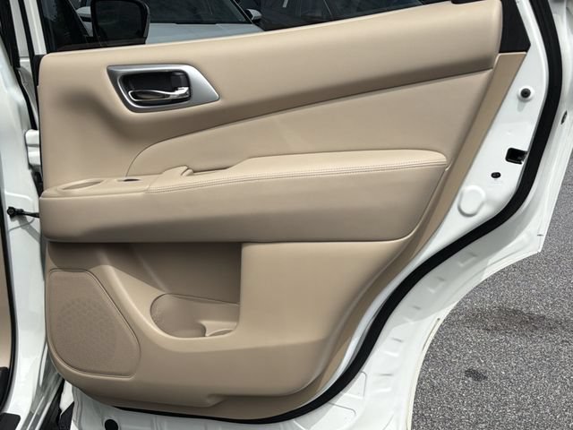 Used 2020 Nissan Pathfinder Platinum AWD/4WD image 16