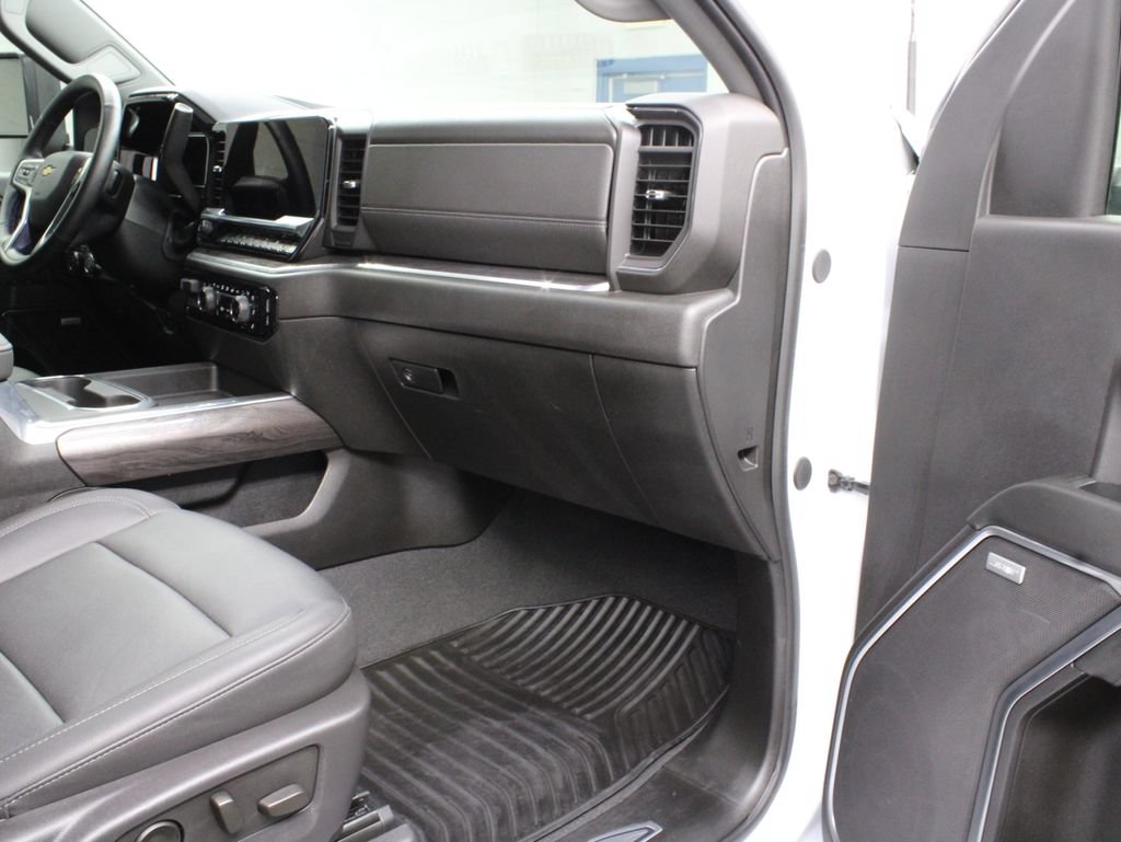 Used 2024 Chevrolet Silverado 3500 LTZ w/ LTZ Convenience Package AWD/4WD image 41