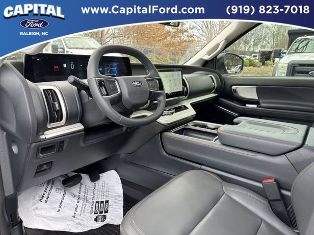 Certified 2025 Ford Expedition Active image 18
